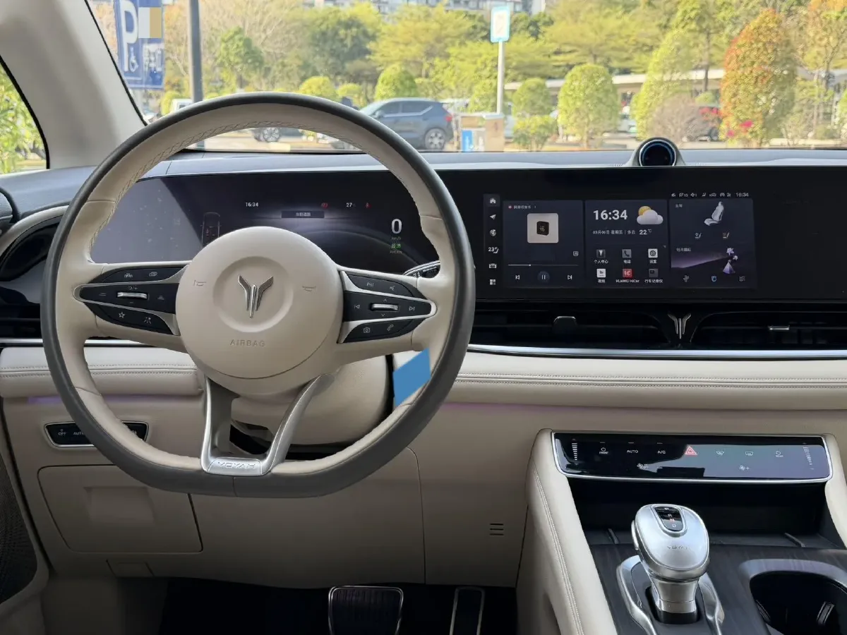 2022 Voyah Dream 1.5T 136HP L4 PHEV 25.57KWH,autocango,china used car exporter,china ev exporter,chinese used car exporter,chinese used ev exporter