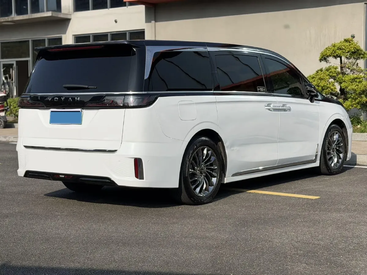 2022 Voyah Dream 1.5T 136HP L4 PHEV 25.57KWH,autocango,china used car exporter,china ev exporter,chinese used car exporter,chinese used ev exporter