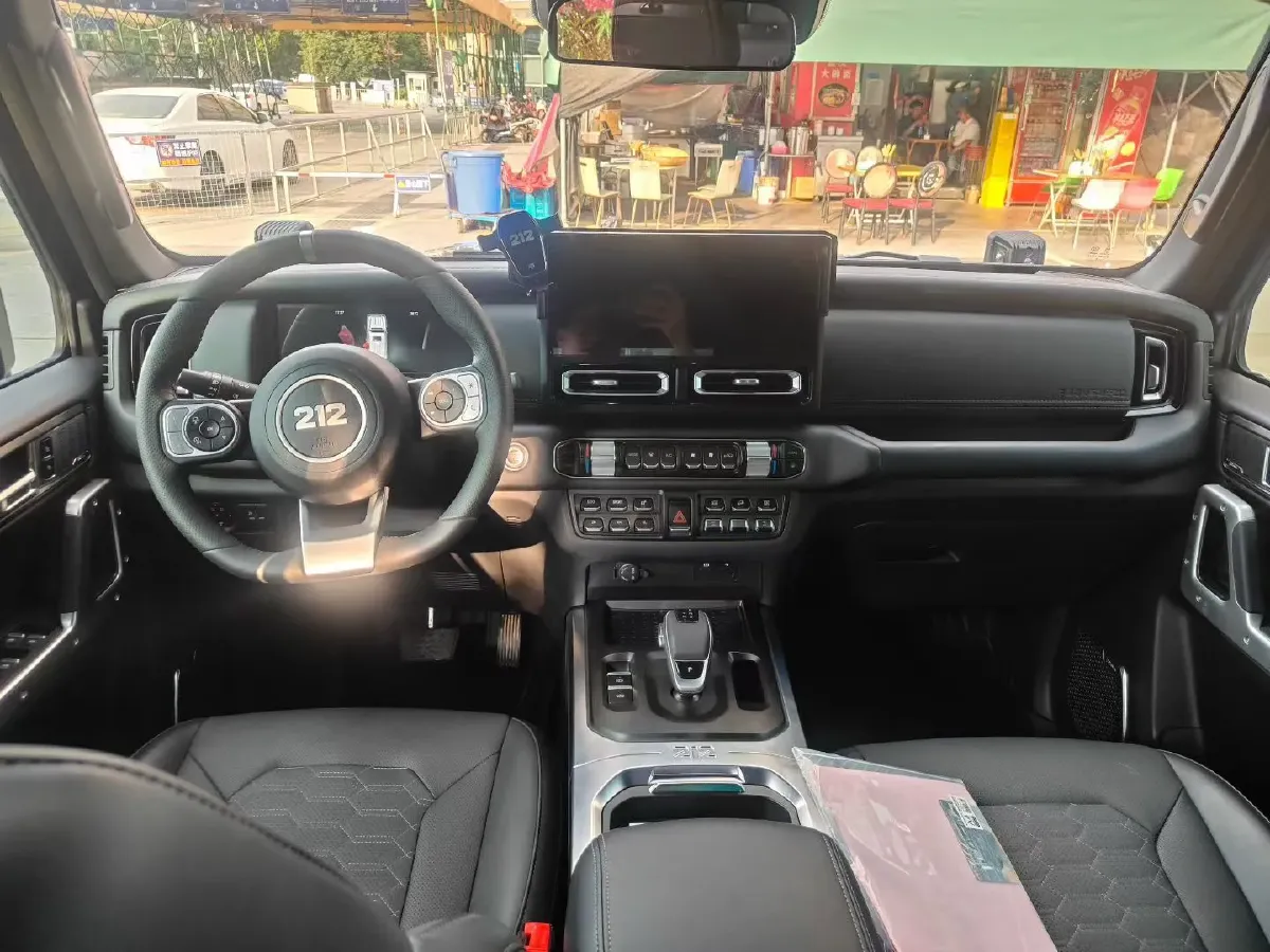 2025 212 212 T01 2.0T 252HP L4 8AT,autocango,china used car exporter,china ev exporter,chinese used car exporter,chinese used ev exporter