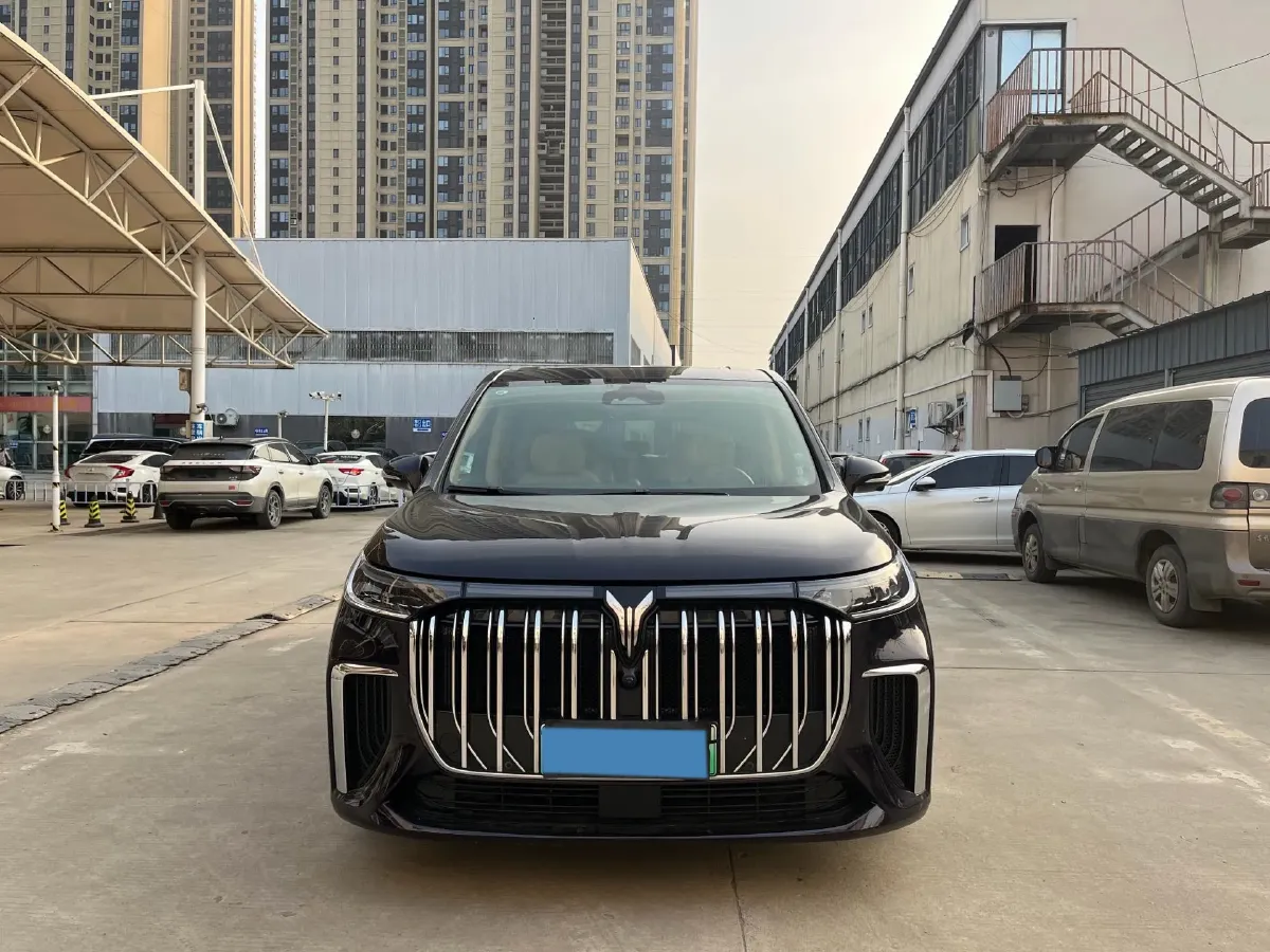 2022 Voyah Dream 1.5T 136HP L4 PHEV 25.57KWH,autocango,china used car exporter,china ev exporter,chinese used car exporter,chinese used ev exporter