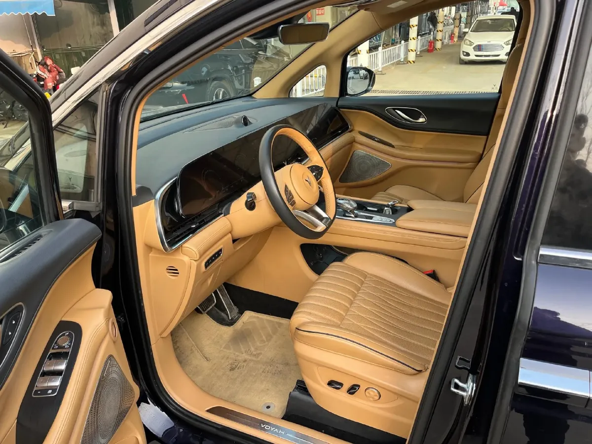 2022 Voyah Dream 1.5T 136HP L4 PHEV 25.57KWH,autocango,china used car exporter,china ev exporter,chinese used car exporter,chinese used ev exporter