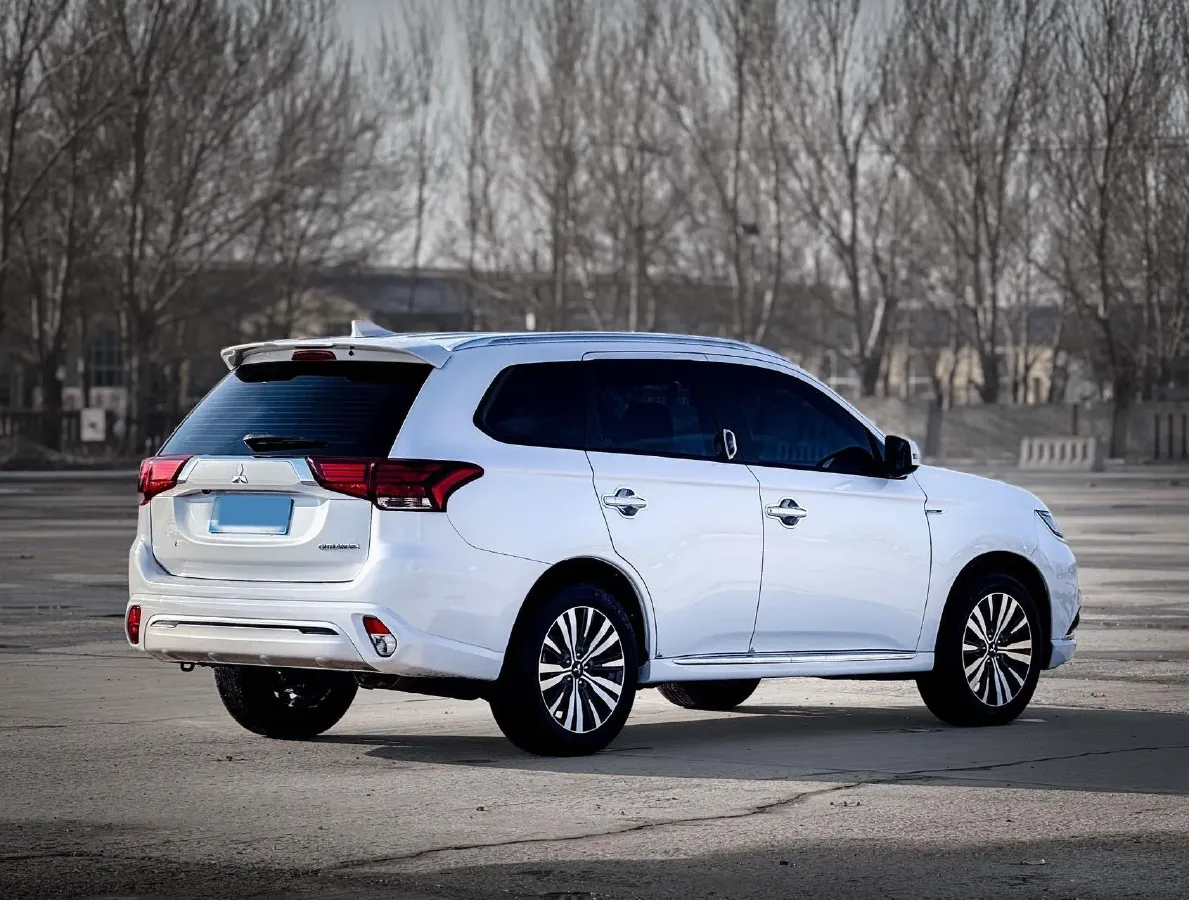2021 Mitsubishi Outlander 2.0L 166HP L4 CVT,autocango,china used car exporter,china ev exporter,chinese used car exporter,chinese used ev exporter