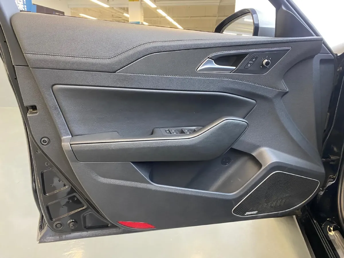 2022 HongQi H5 1.8T 197HP L4 6AT,autocango,china used car exporter,china ev exporter,chinese used car exporter,chinese used ev exporter