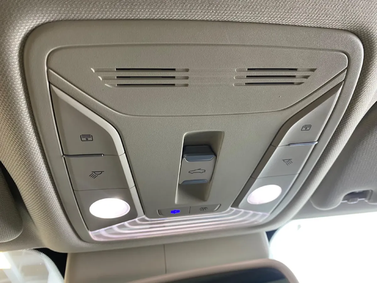 2022 HongQi H5 1.8T 197HP L4 6AT,autocango,china used car exporter,china ev exporter,chinese used car exporter,chinese used ev exporter