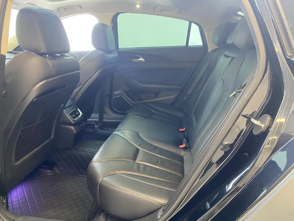 2022 HongQi H5 1.8T 197HP L4 6AT,autocango,china used car exporter,china ev exporter,chinese used car exporter,chinese used ev exporter