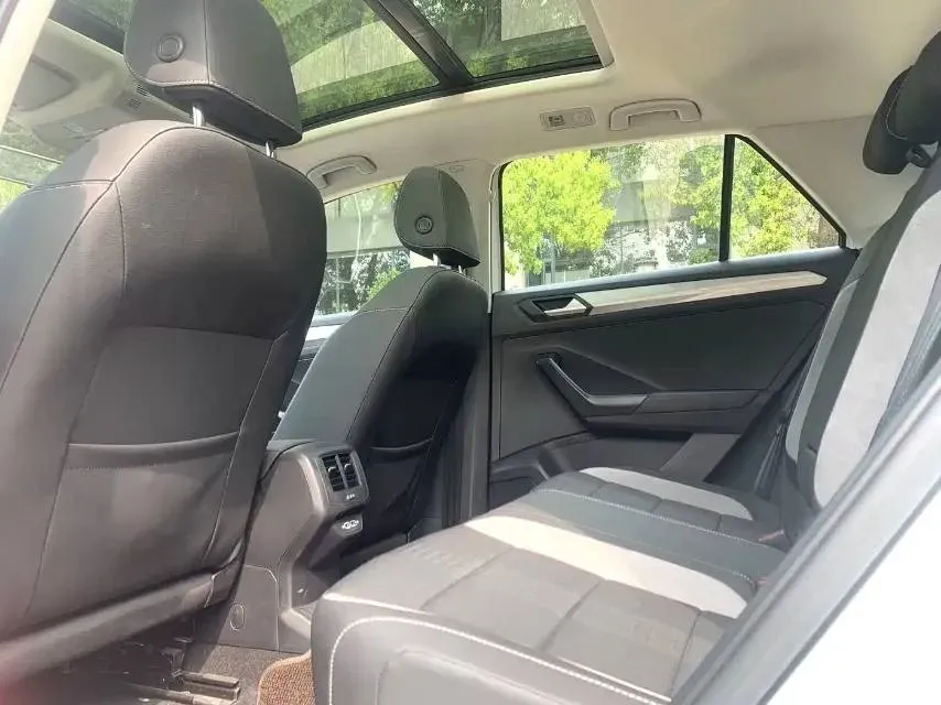 2022 Volkswagen T-Roc 1.4T 150HP L4 7DCT,autocango,china used car exporter,china ev exporter,chinese used car exporter,chinese used ev exporter