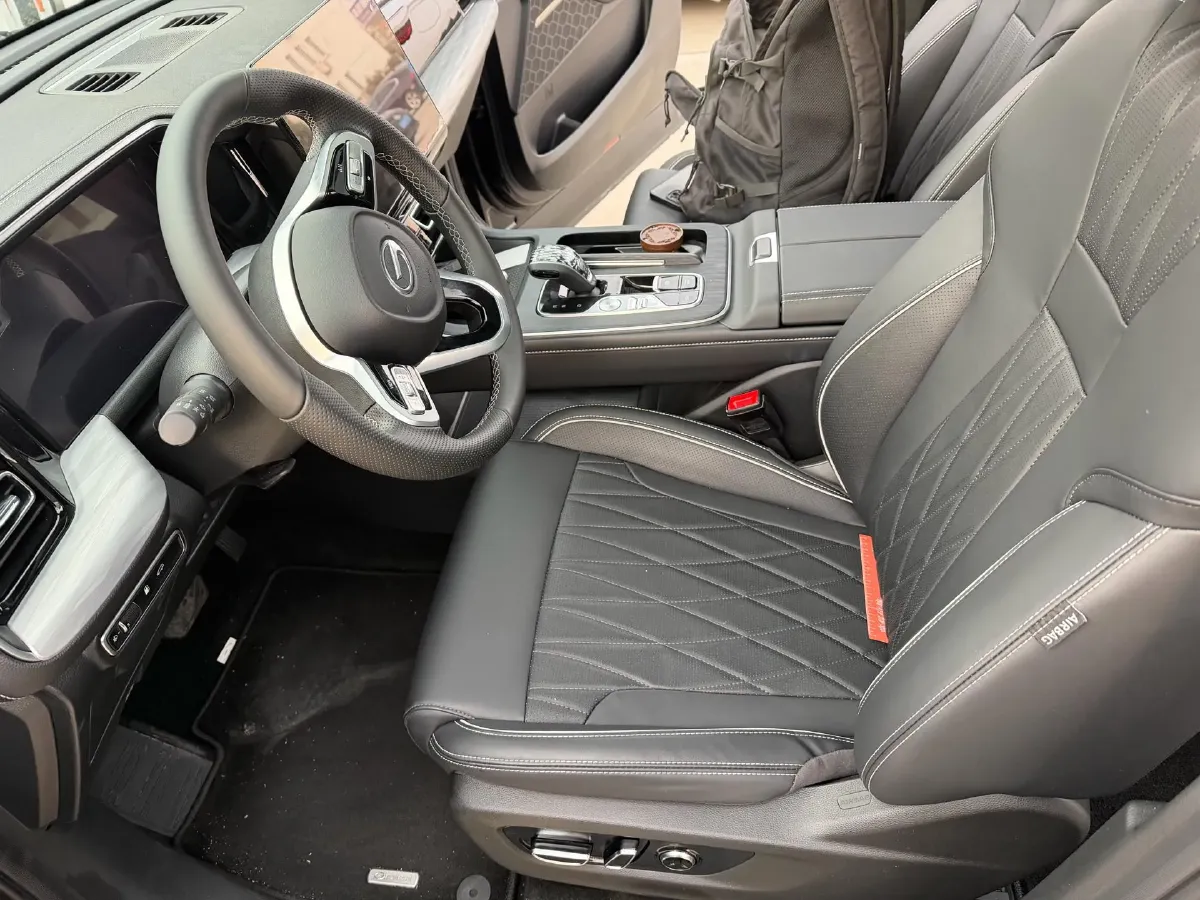 2025 GAC Trumpchi GS8 2.0T 252HP L4 8AT,autocango,china used car exporter,china ev exporter,chinese used car exporter,chinese used ev exporter