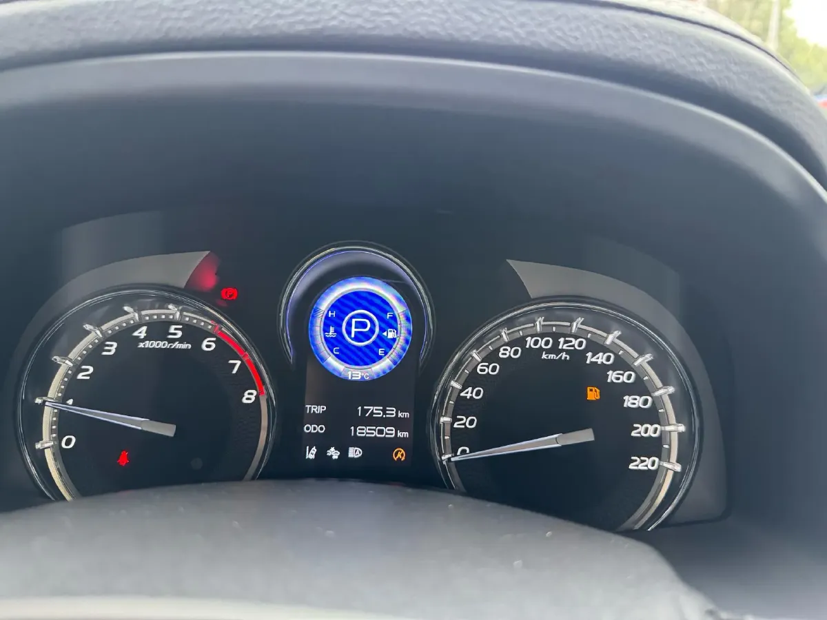 2022 Isuzu Mu-X 2.0T 220HP L4 8AT,autocango,china used car exporter,china ev exporter,chinese used car exporter,chinese used ev exporter