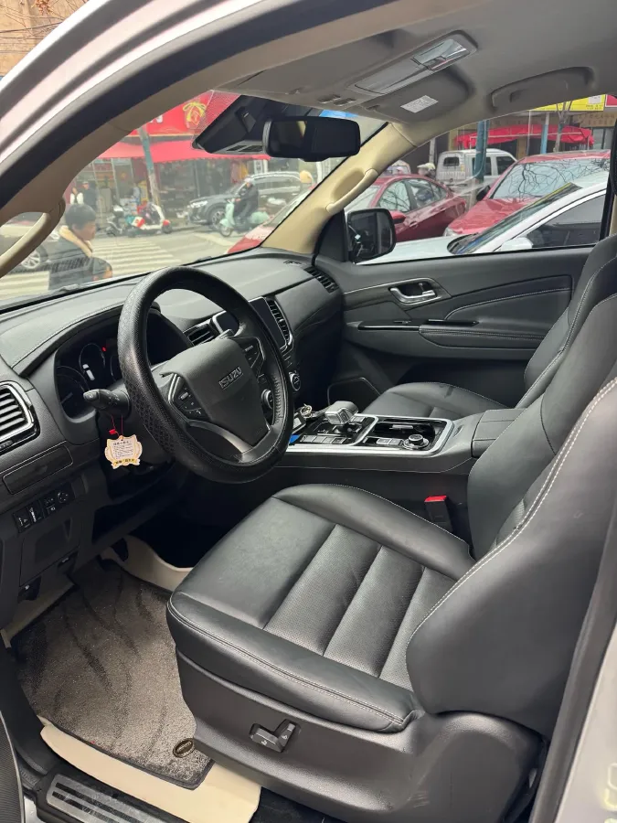 2022 Isuzu Mu-X 2.0T 220HP L4 8AT,autocango,china used car exporter,china ev exporter,chinese used car exporter,chinese used ev exporter