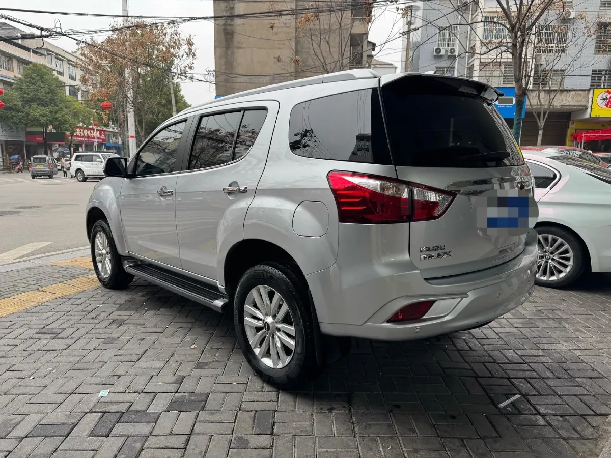 2022 Isuzu Mu-X 2.0T 220HP L4 8AT,autocango,china used car exporter,china ev exporter,chinese used car exporter,chinese used ev exporter