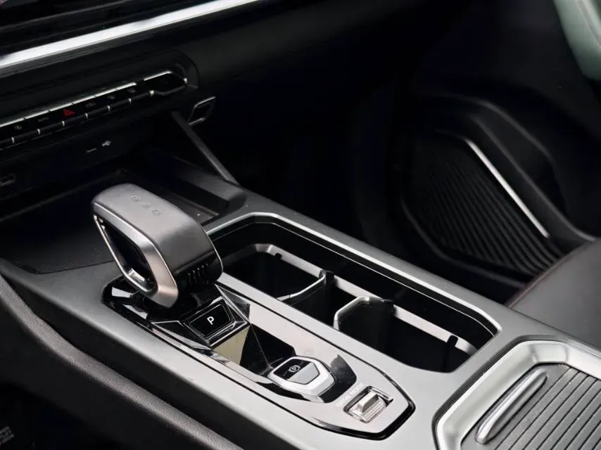 2023 Geely Okavango L 2.0T 218HP L4 7DCT,autocango,china used car exporter,china ev exporter,chinese used car exporter,chinese used ev exporter