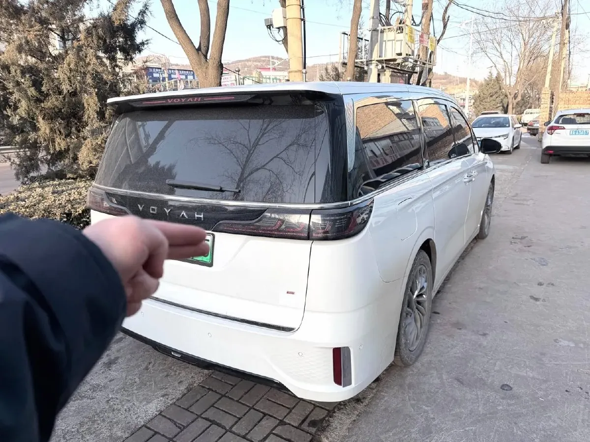 2022 Voyah Dream 1.5T 136HP L4 PHEV 25.57KWH,autocango,china used car exporter,china ev exporter,chinese used car exporter,chinese used ev exporter