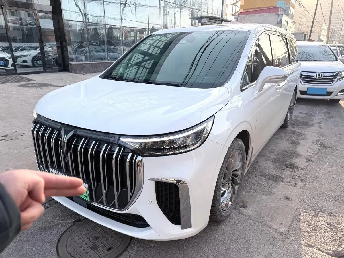 2022 Voyah Dream 1.5T 136HP L4 PHEV 25.57KWH,autocango,china used car exporter,china ev exporter,chinese used car exporter,chinese used ev exporter