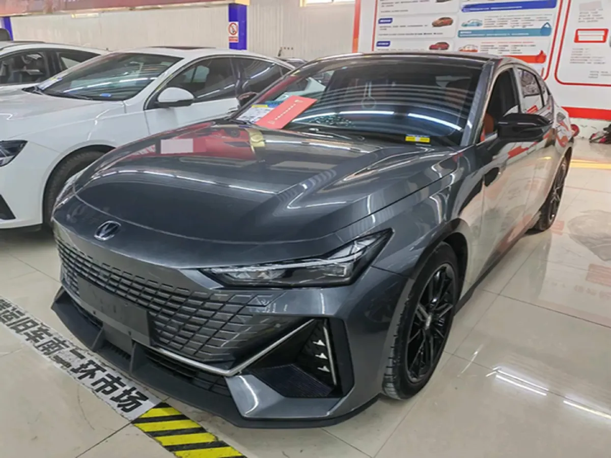 2022 ChangAn UNI-V 1.5T 188HP L4 7DCT,autocango,china used car exporter,china ev exporter,chinese used car exporter,chinese used ev exporter