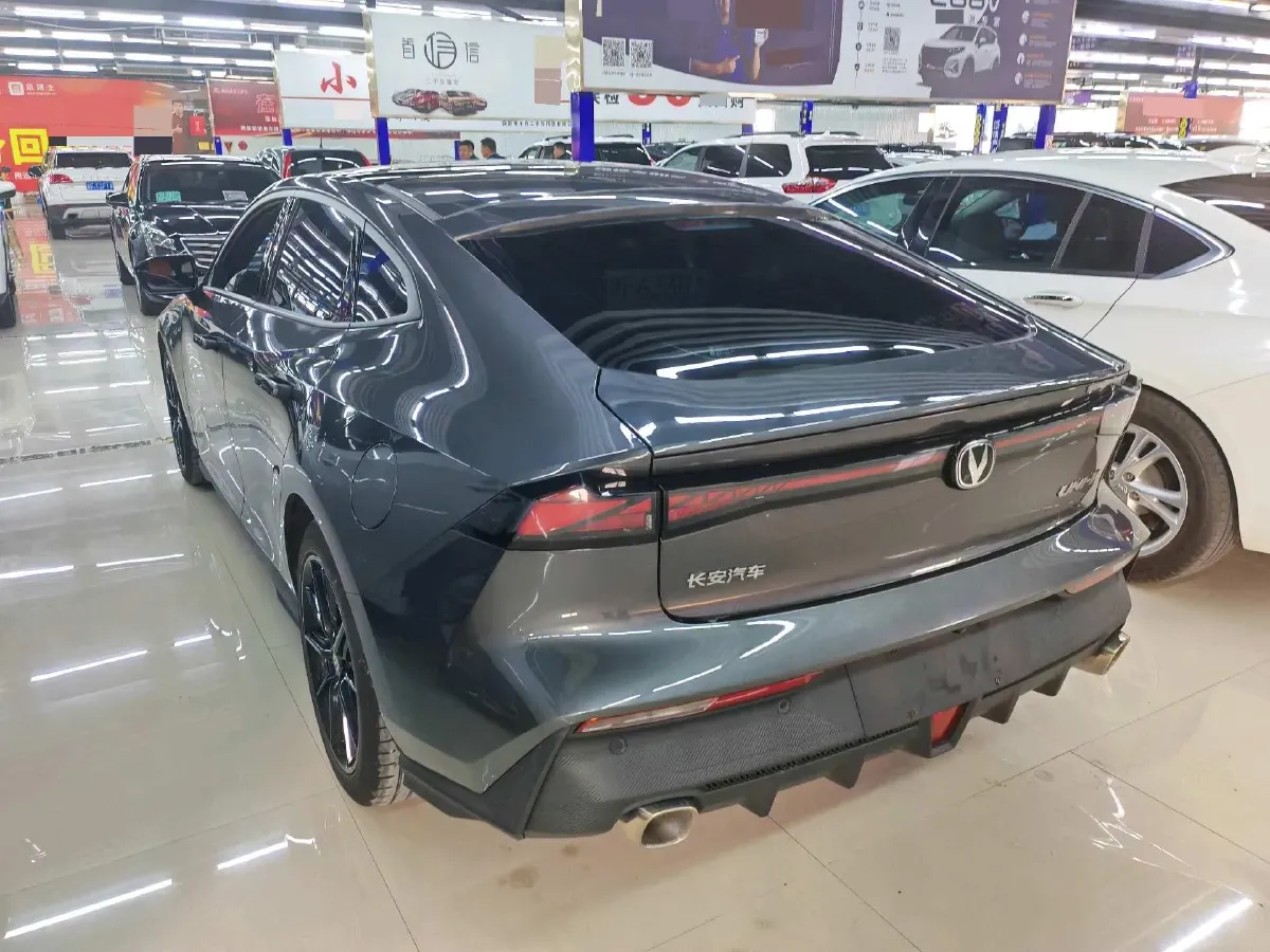 2022 ChangAn UNI-V 1.5T 188HP L4 7DCT,autocango,china used car exporter,china ev exporter,chinese used car exporter,chinese used ev exporter