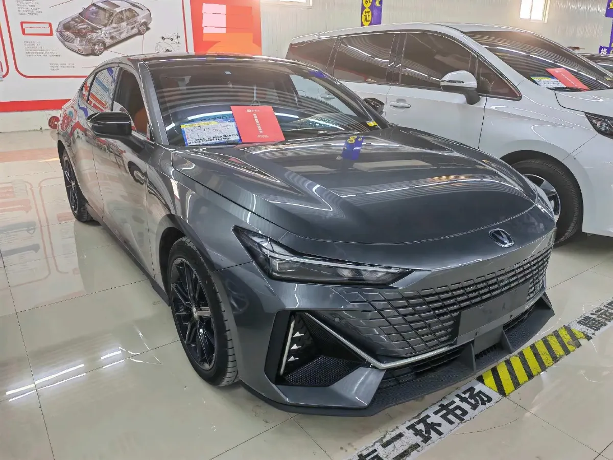 2022 ChangAn UNI-V 1.5T 188HP L4 7DCT,autocango,china used car exporter,china ev exporter,chinese used car exporter,chinese used ev exporter