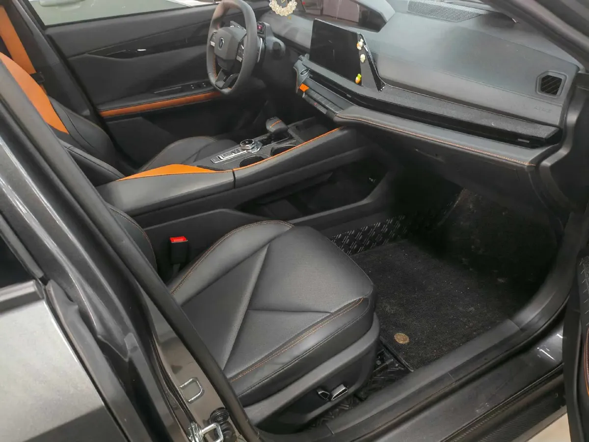 2022 ChangAn UNI-V 1.5T 188HP L4 7DCT,autocango,china used car exporter,china ev exporter,chinese used car exporter,chinese used ev exporter