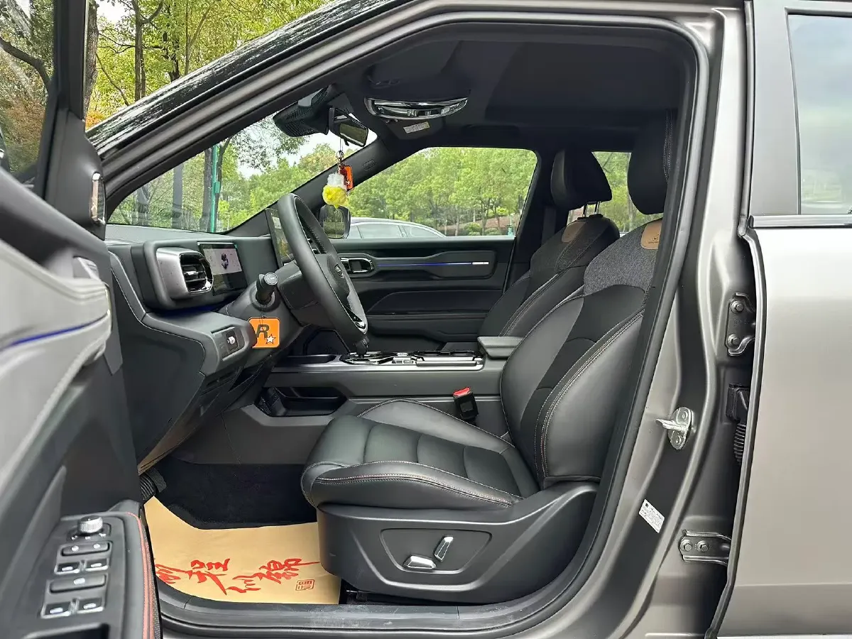 2025 Geely Cowboy 1.5T 181HP L4 7DCT,autocango,china used car exporter,china ev exporter,chinese used car exporter,chinese used ev exporter