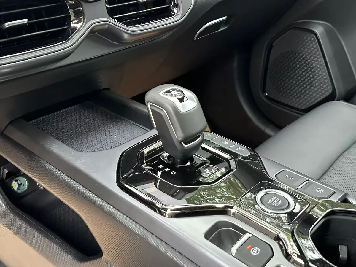 2025 Geely Cowboy 1.5T 181HP L4 7DCT,autocango,china used car exporter,china ev exporter,chinese used car exporter,chinese used ev exporter