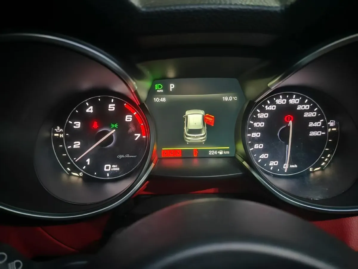 2017 Jaguar XE 2.0T 240HP L4 8AT,autocango,china used car exporter,china ev exporter,chinese used car exporter,chinese used ev exporter