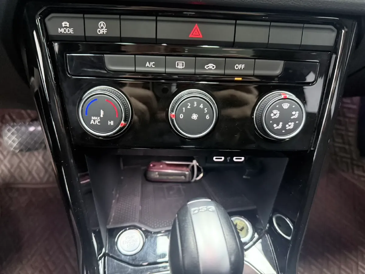 2022 Volkswagen T-Roc 1.4T 150HP L4 7DCT,autocango,china used car exporter,china ev exporter,chinese used car exporter,chinese used ev exporter