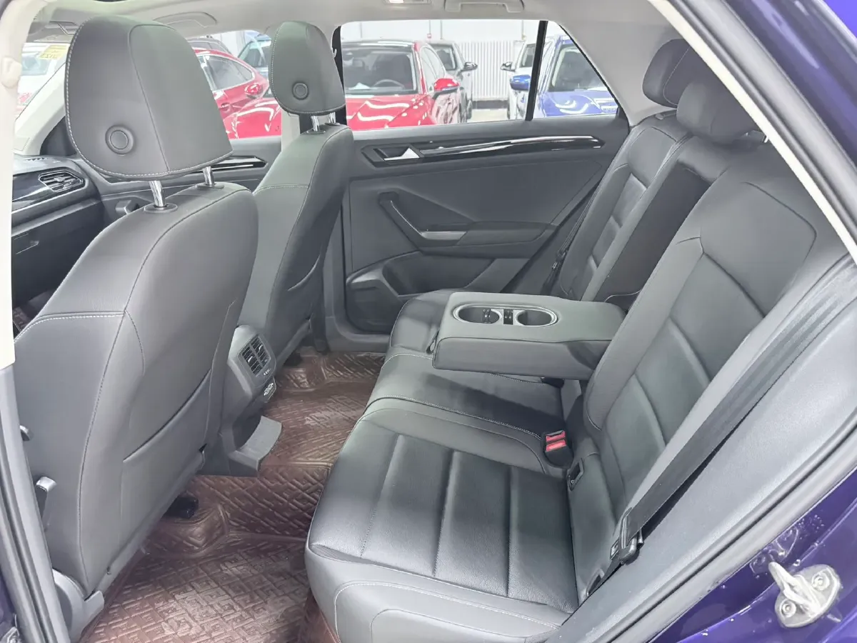 2022 Volkswagen T-Roc 1.4T 150HP L4 7DCT,autocango,china used car exporter,china ev exporter,chinese used car exporter,chinese used ev exporter