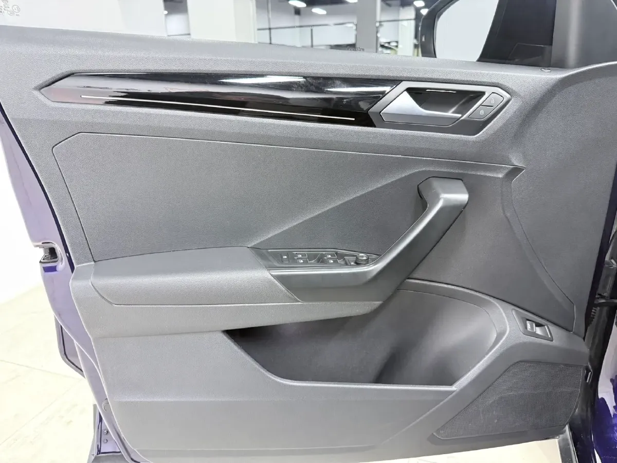 2022 Volkswagen T-Roc 1.4T 150HP L4 7DCT,autocango,china used car exporter,china ev exporter,chinese used car exporter,chinese used ev exporter