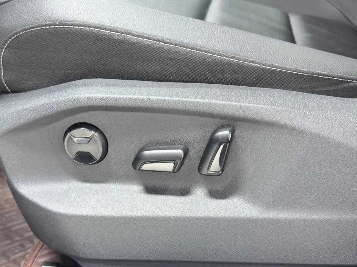 2022 Volkswagen T-Roc 1.4T 150HP L4 7DCT,autocango,china used car exporter,china ev exporter,chinese used car exporter,chinese used ev exporter