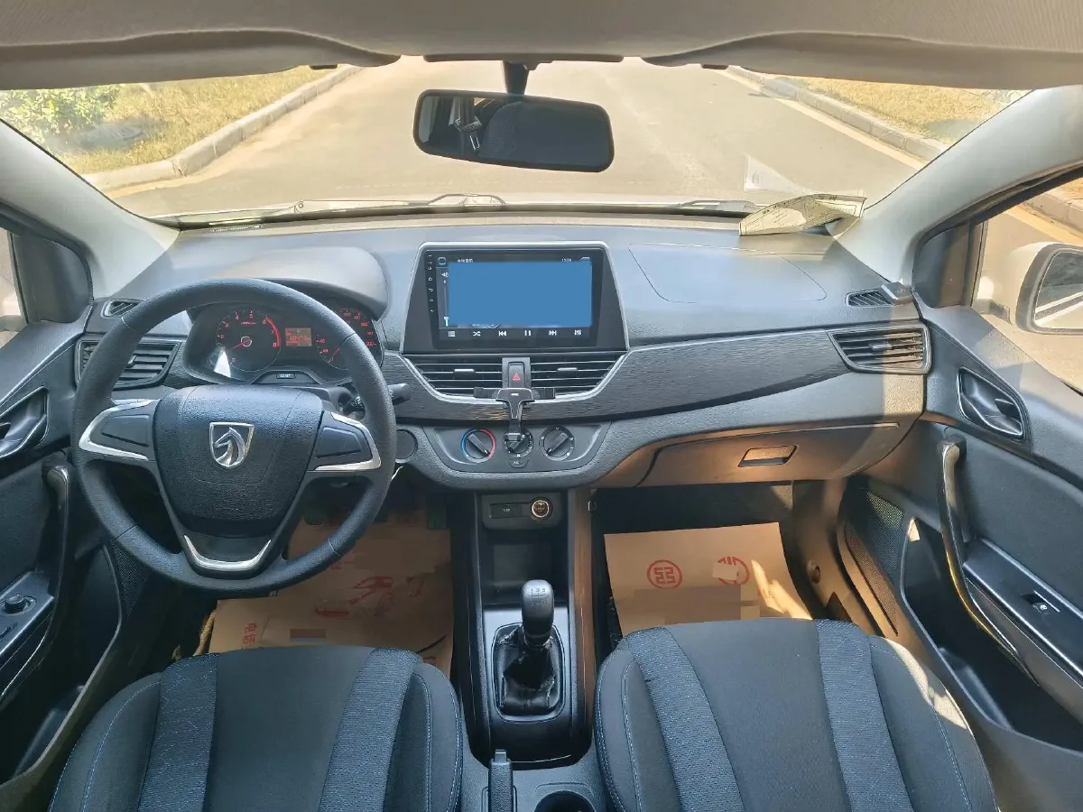 2020 BaoJun 310 1.2L 80HP L4 5MT,autocango,china used car exporter,china ev exporter,chinese used car exporter,chinese used ev exporter