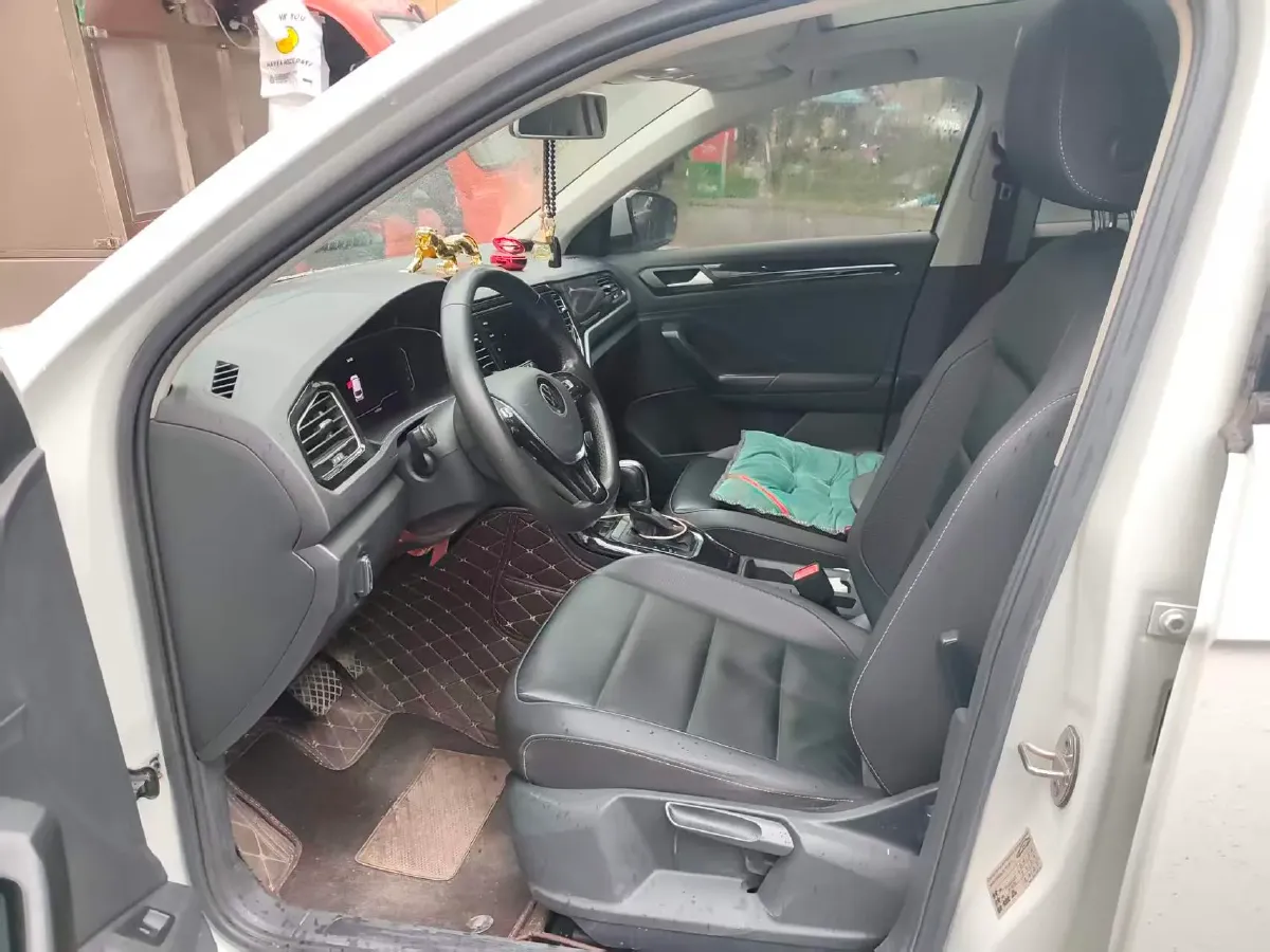 2020 Volkswagen T-Roc 1.4T 150HP L4 7DCT,autocango,china used car exporter,china ev exporter,chinese used car exporter,chinese used ev exporter