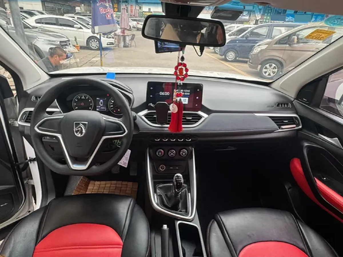 2018 BaoJun 530 1.5T 150HP L4 6MT,autocango,china used car exporter,china ev exporter,chinese used car exporter,chinese used ev exporter