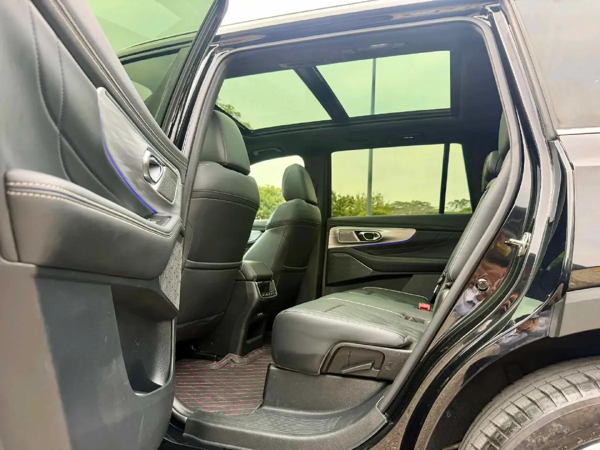 2024 GAC Trumpchi GS8 2.0T 252HP L4 8AT,autocango,china used car exporter,china ev exporter,chinese used car exporter,chinese used ev exporter