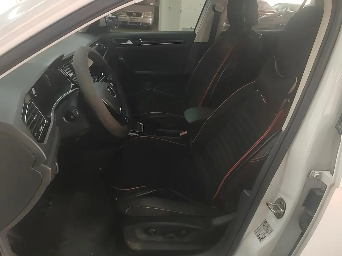 2021 Volkswagen T-Roc 1.4T 150HP L4 7DCT,autocango,china used car exporter,china ev exporter,chinese used car exporter,chinese used ev exporter