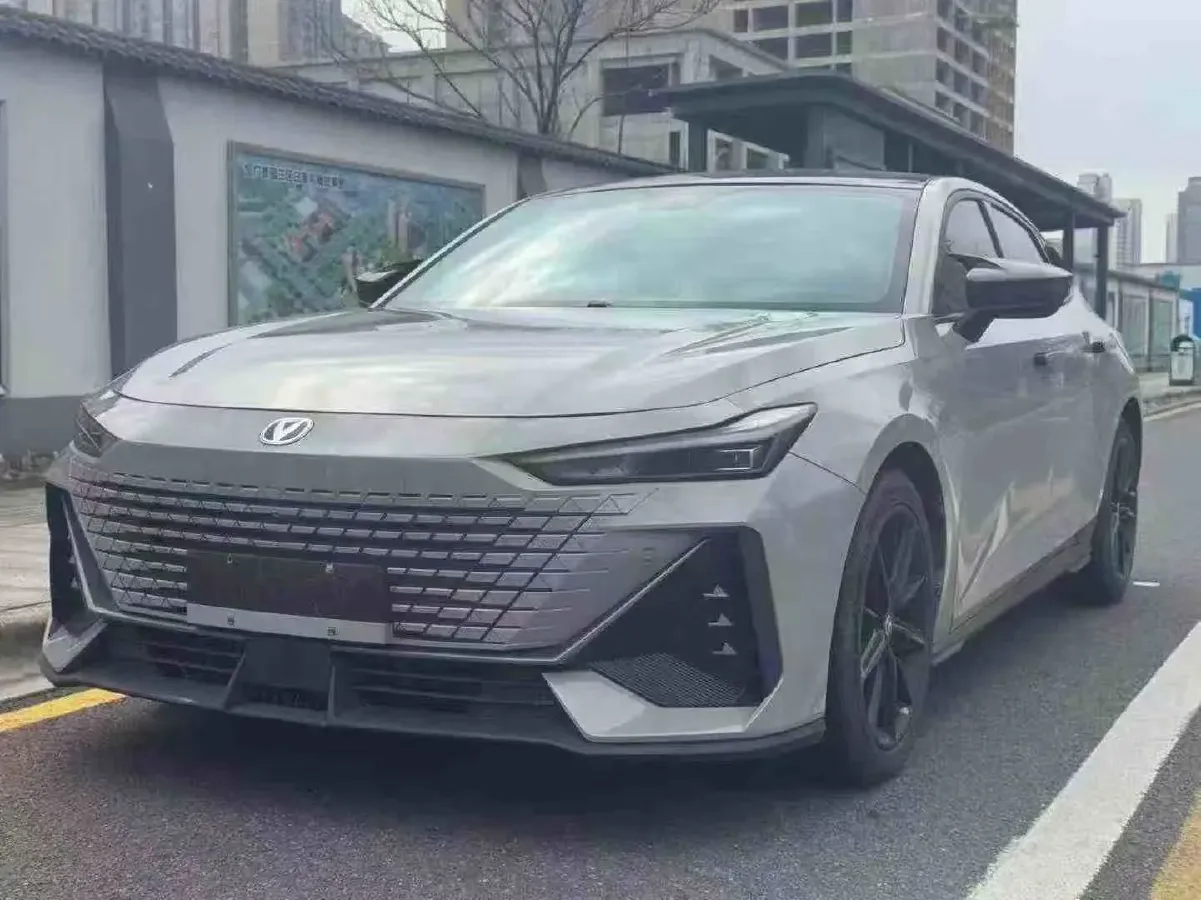 2024 ChangAn UNI-V 1.5T 188HP L4 7DCT,autocango,china used car exporter,china ev exporter,chinese used car exporter,chinese used ev exporter