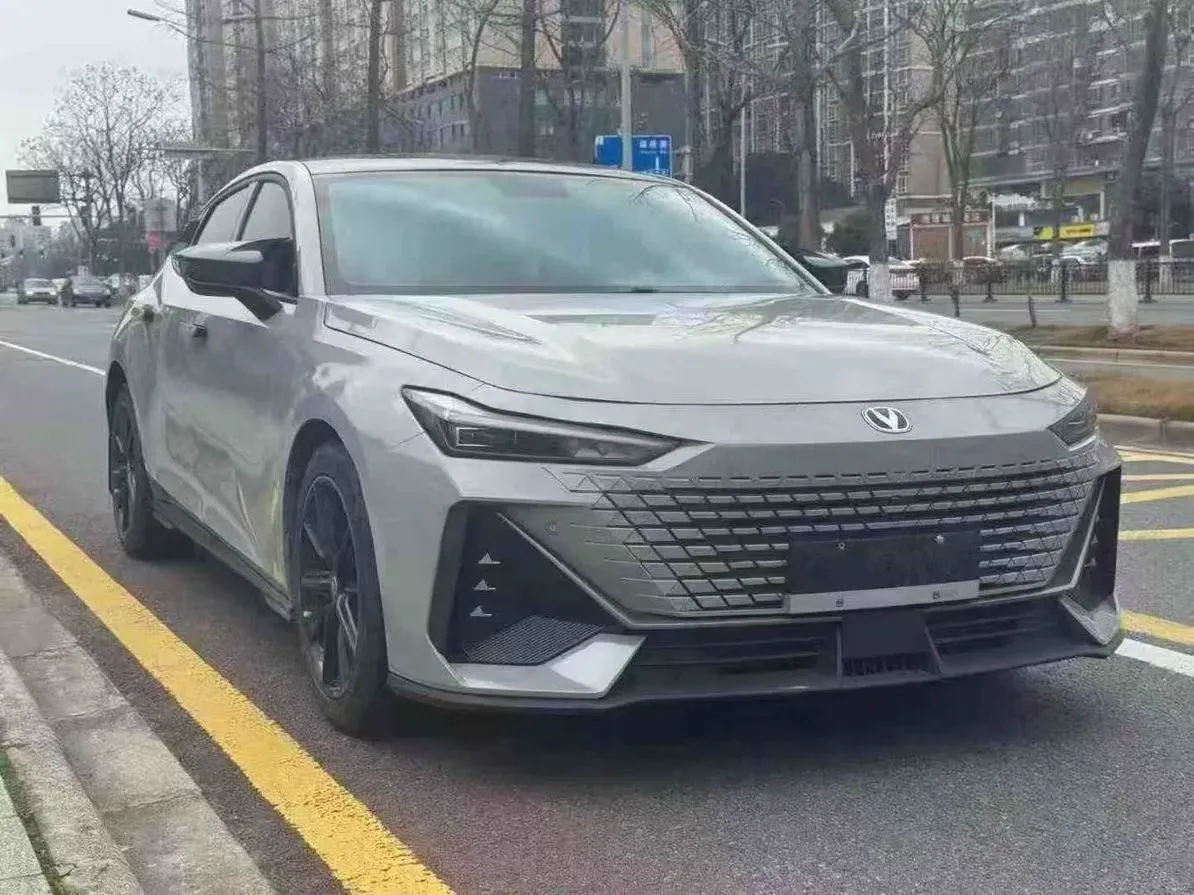 2024 ChangAn UNI-V 1.5T 188HP L4 7DCT,autocango,china used car exporter,china ev exporter,chinese used car exporter,chinese used ev exporter