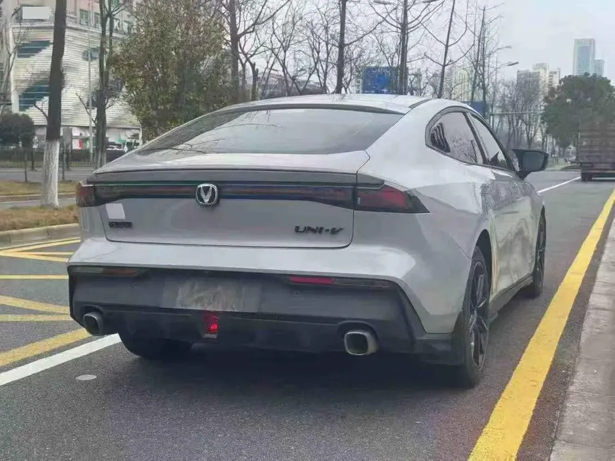 2024 ChangAn UNI-V 1.5T 188HP L4 7DCT,autocango,china used car exporter,china ev exporter,chinese used car exporter,chinese used ev exporter