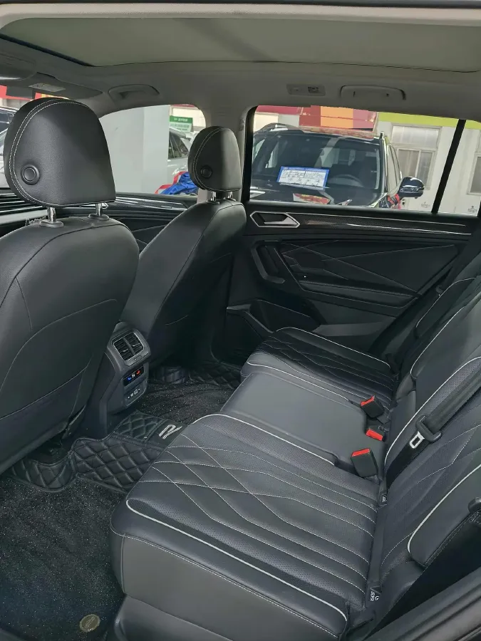 2023 Volkswagen Tiguan L 2.0T 186HP L4 7DCT,autocango,china used car exporter,china ev exporter,chinese used car exporter,chinese used ev exporter