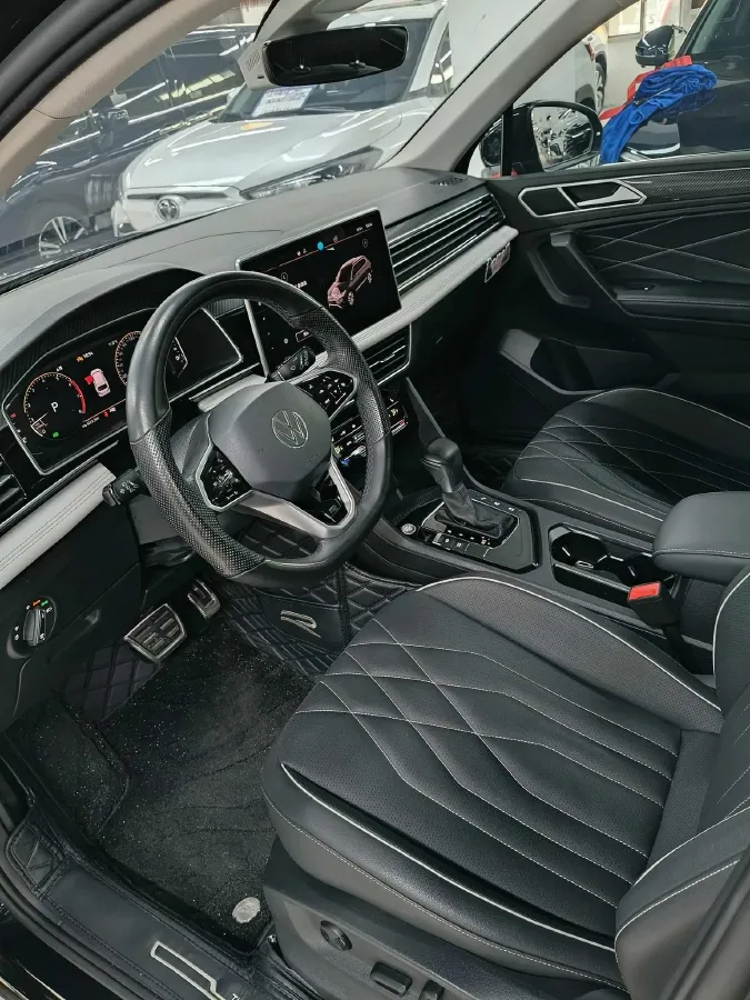 2023 Volkswagen Tiguan L 2.0T 186HP L4 7DCT,autocango,china used car exporter,china ev exporter,chinese used car exporter,chinese used ev exporter