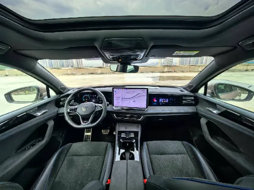 2025 Volkswagen Tiguan L 2.0T 220HP L4 7DCT,autocango,china used car exporter,china ev exporter,chinese used car exporter,chinese used ev exporter