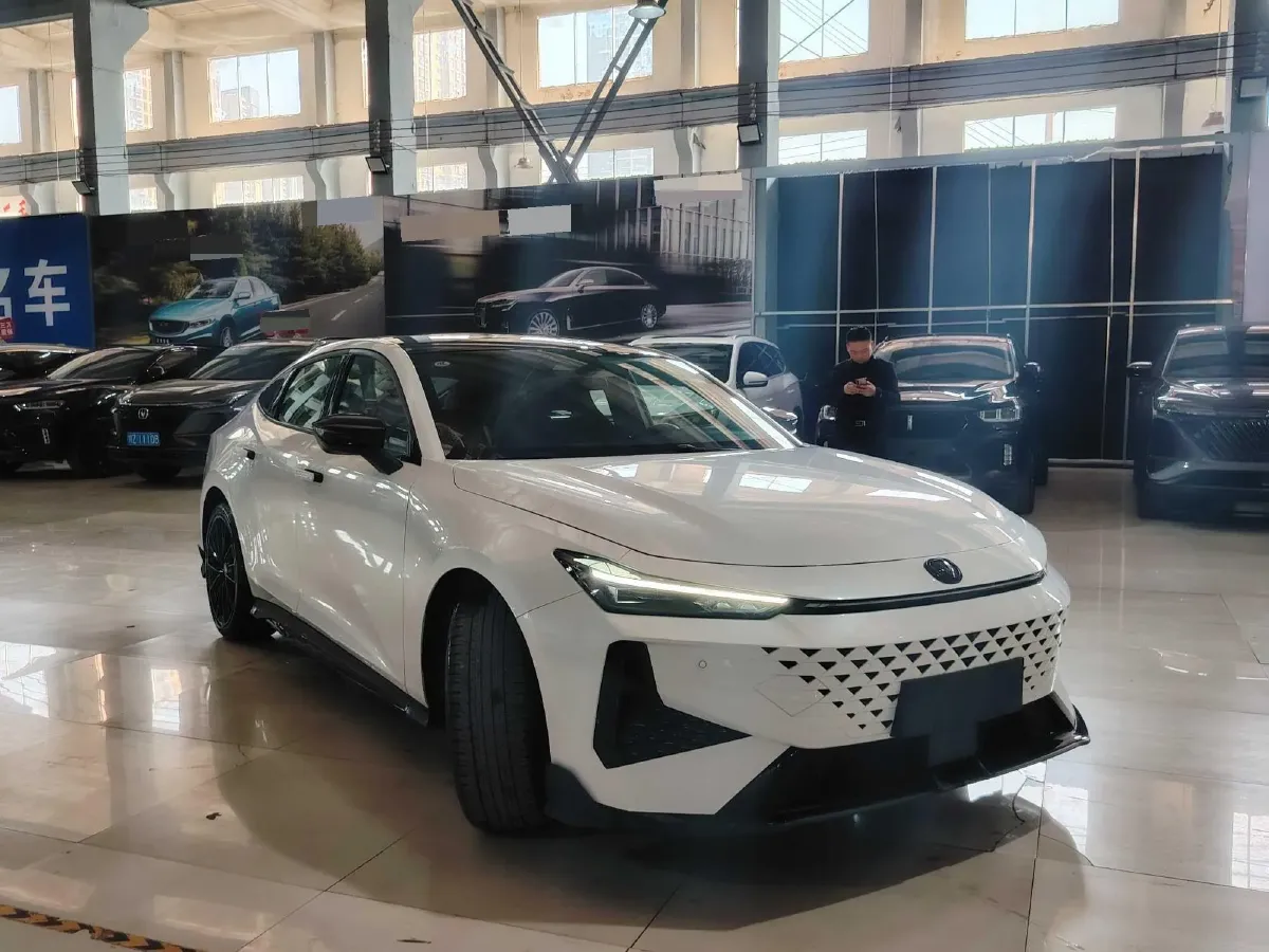 2024 ChangAn UNI-V 1.5T 188HP L4 7DCT,autocango,china used car exporter,china ev exporter,chinese used car exporter,chinese used ev exporter
