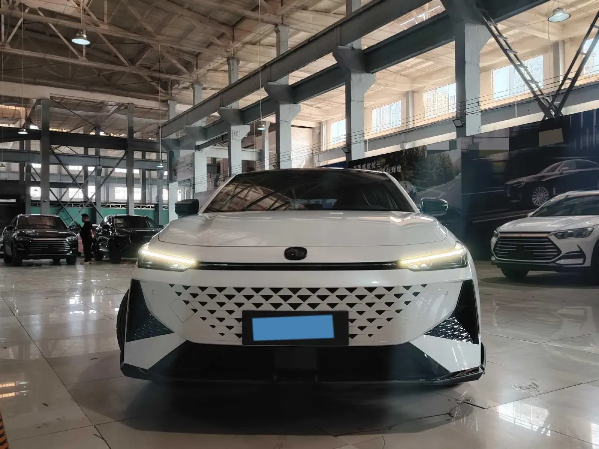 2024 ChangAn UNI-V 1.5T 188HP L4 7DCT,autocango,china used car exporter,china ev exporter,chinese used car exporter,chinese used ev exporter
