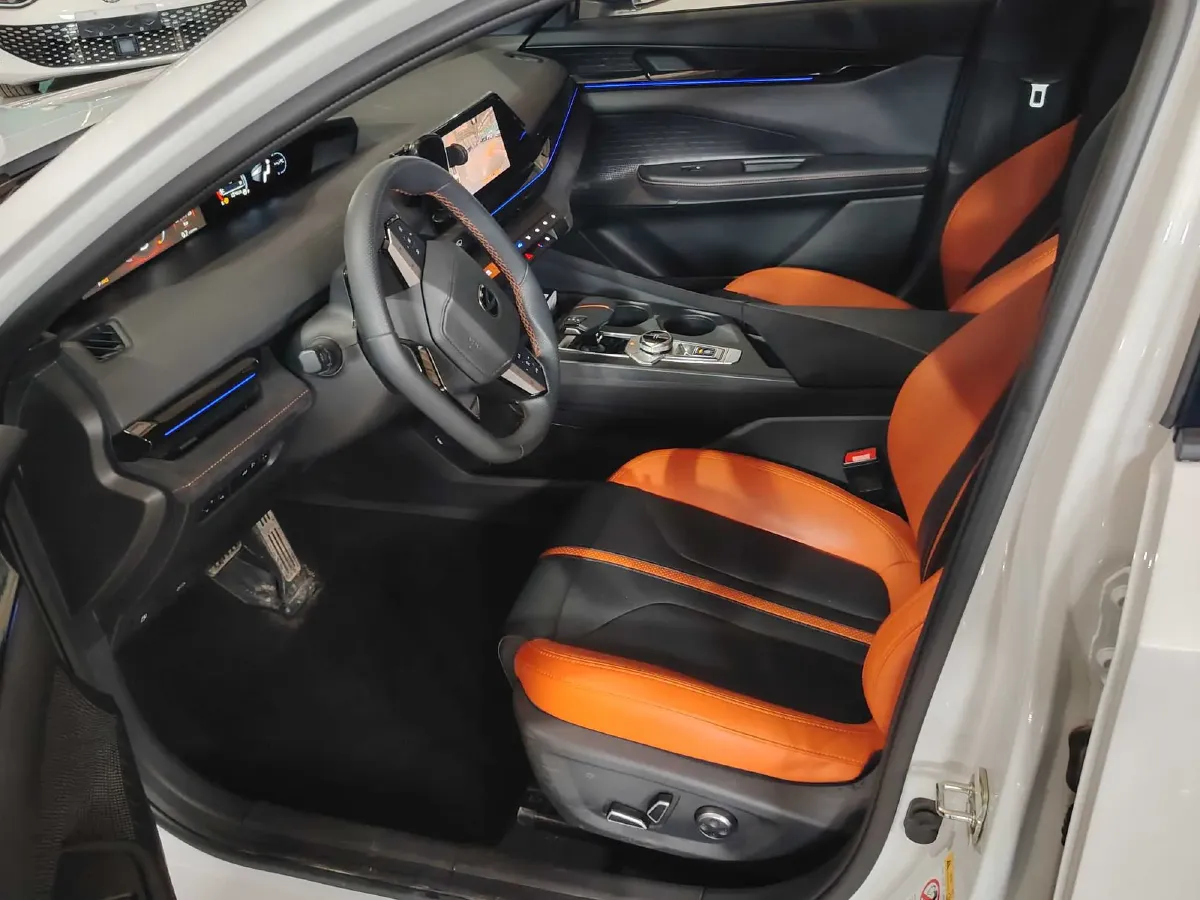 2024 ChangAn UNI-V 1.5T 188HP L4 7DCT,autocango,china used car exporter,china ev exporter,chinese used car exporter,chinese used ev exporter