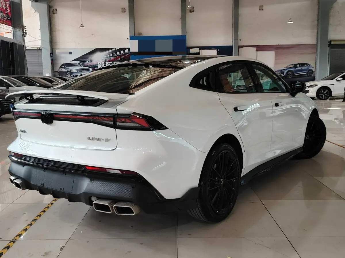 2024 ChangAn UNI-V 1.5T 188HP L4 7DCT,autocango,china used car exporter,china ev exporter,chinese used car exporter,chinese used ev exporter