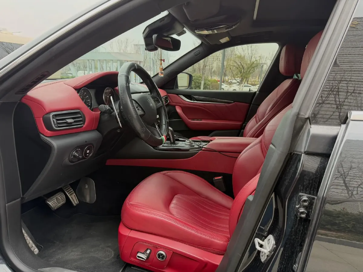 2022 Maserati Levante 2.0T 330HP L4 8AT,autocango,china used car exporter,china ev exporter,chinese used car exporter,chinese used ev exporter