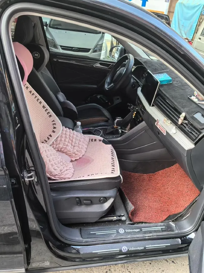 2024 Volkswagen Tiguan L 2.0T 186HP L4 7DCT,autocango,china used car exporter,china ev exporter,chinese used car exporter,chinese used ev exporter