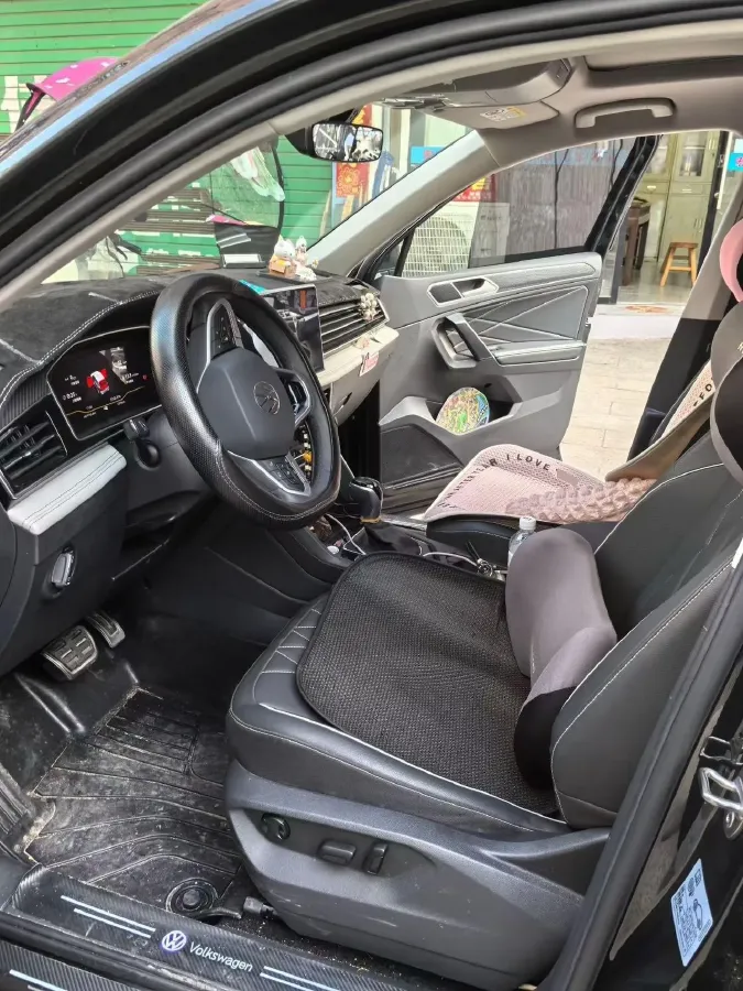 2024 Volkswagen Tiguan L 2.0T 186HP L4 7DCT,autocango,china used car exporter,china ev exporter,chinese used car exporter,chinese used ev exporter