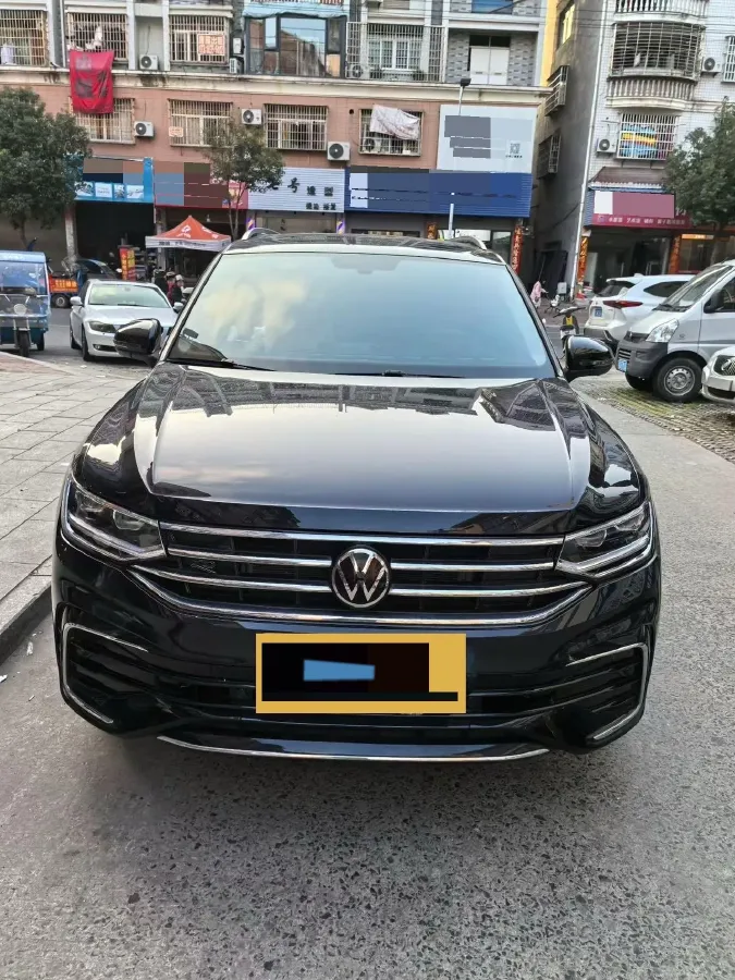 2024 Volkswagen Tiguan L 2.0T 186HP L4 7DCT,autocango,china used car exporter,china ev exporter,chinese used car exporter,chinese used ev exporter