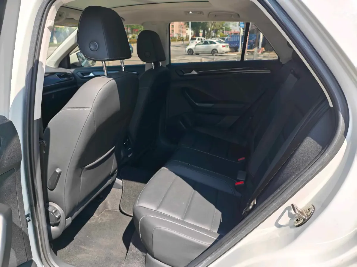 2020 Volkswagen T-Roc 1.4T 150HP L4 7DCT,autocango,china used car exporter,china ev exporter,chinese used car exporter,chinese used ev exporter