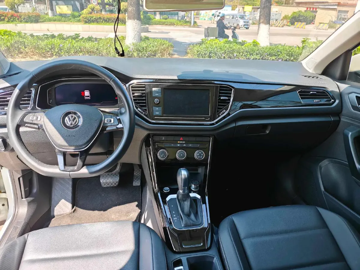 2020 Volkswagen T-Roc 1.4T 150HP L4 7DCT,autocango,china used car exporter,china ev exporter,chinese used car exporter,chinese used ev exporter