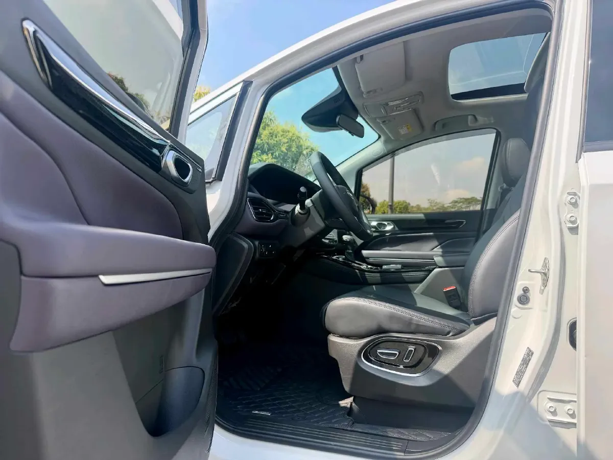 2025 GAC Trumpchi M6 1.5T 177HP L4 7DCT,autocango,china used car exporter,china ev exporter,chinese used car exporter,chinese used ev exporter